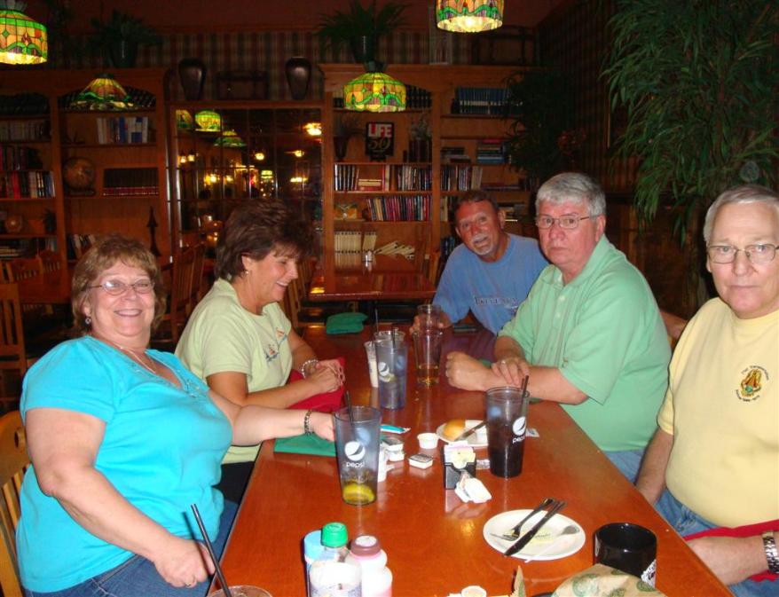 Lunch at Thorny's again. - Photo courtesy of Al & Carol Furtado.